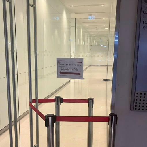 งานเปลี่ยนประตู กระจก และโช้ค,Door and glass replacement, including shocks, ตึก AIA, Bangkok